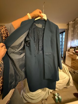 Traje de chaqueta y vestido de fiesta