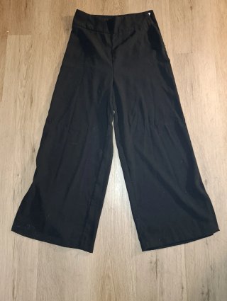 Pantalón negro Stradivarius