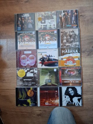 Lote de 15 CDs de música variada
