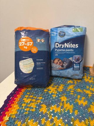 Lote de 2 Paquetes de Pañales DryNites y Deliplus