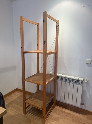 Estantería de madera IKEA