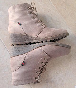 Botines beige con cordones