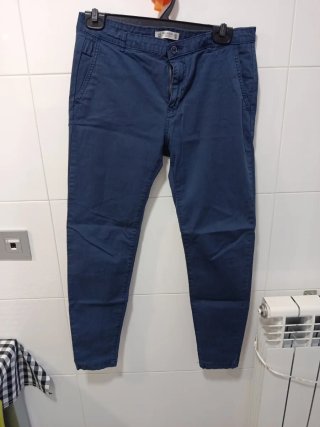 Pantalón chino pitillo azul Pull&Bear