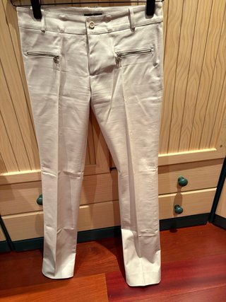 Pantalón de vestir beige muy elegante y confortabl