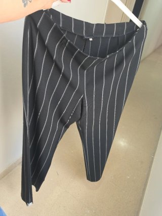 Pantalón de vestir negro a rayas