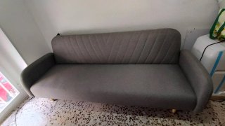 Sofá cama gris de tela