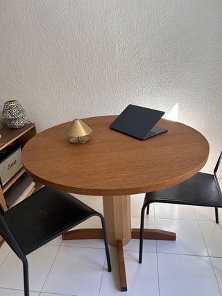 Mesa Redonda de Madera