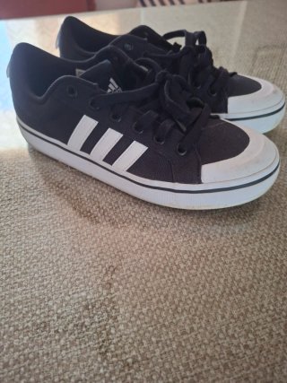 Zapatillas Adidas Blancas y Negras