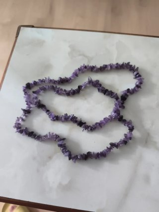 Collar de piedras naturales moradas