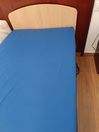 Cama Articulada con Cabecero de Madera, colchón