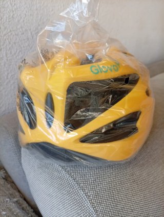 Casco de bicicleta amarillo Glovo