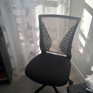 Silla de escritorio ( tengo los apoya brazos )