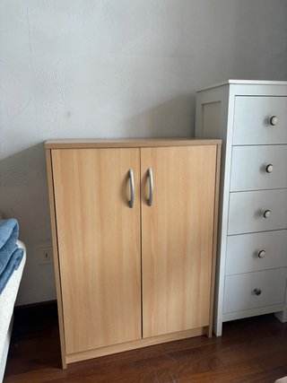 Mueble con puertas y baldas interior