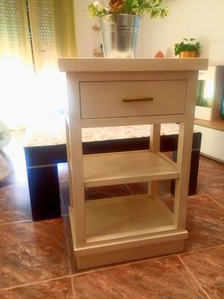 Mesita de Noche de Madera. Ancho : 50cm FONDO: 35