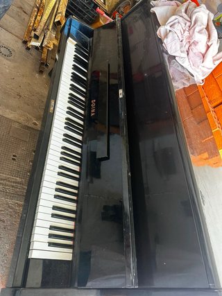 Piano de pared Doina