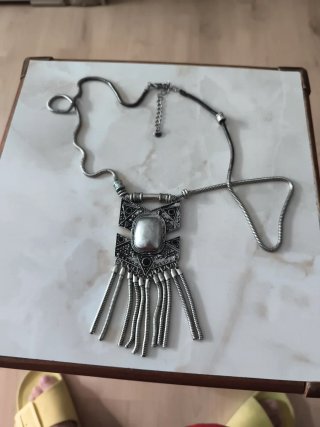 Collar con colgante estilo étnico plateado