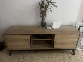 Mueble de televisión de madera
