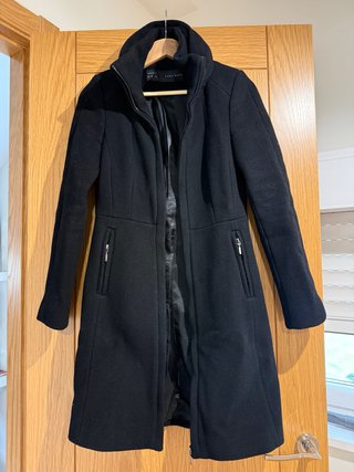 Abrigo Negro Zara