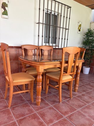 Conjunto de Mesa extensible y 6 Sillas de Madera