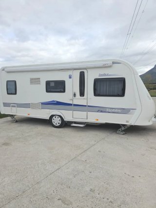 Caravana Hobby 545 (Mover y Patas Eléctricas)