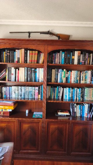 Librería de madera clásica