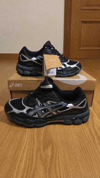 Bambas Asics Negras y Plateadas