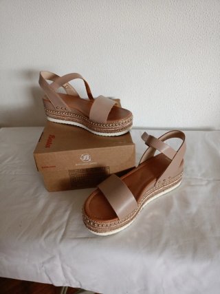 Sandalias Bata Beige