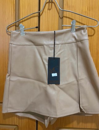Falda pantalón de cuero beige