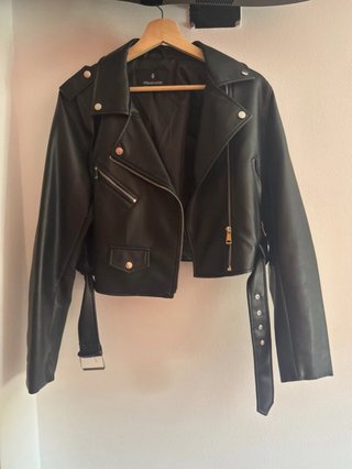Chaqueta de cuero corta Stradivarius
