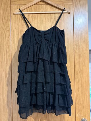 Vestido Negro con Volantes