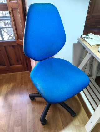 Silla de oficina azul