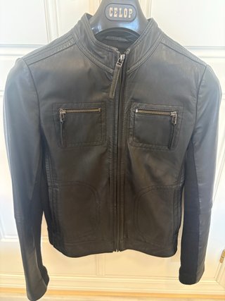 Chaqueta de piel negra