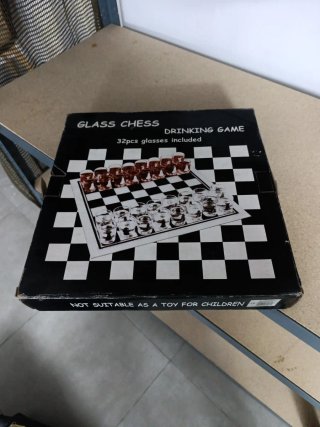 Juego de Ajedrez con Vasos de Chupito