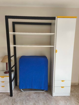 Conjunto Habitación: Armario, Escritorio y Mesita