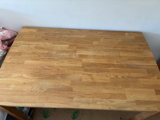 Mesa de comedor de madera