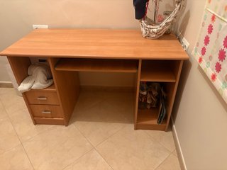 Mesa de escritorio de madera