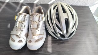 Casco Giro SYNTAX y Zapatillas SCOTT