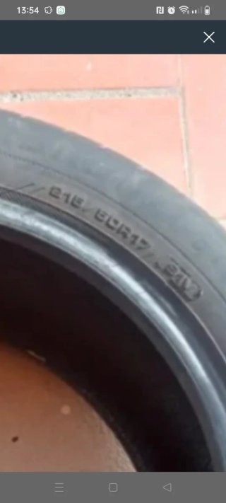 Neumático 215/50R17