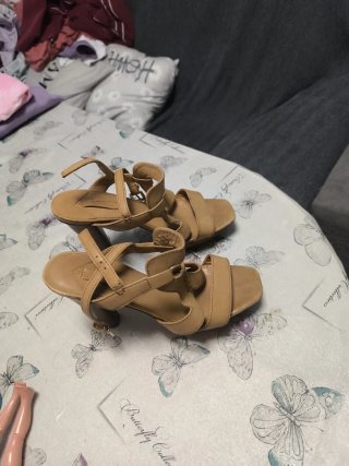 Sandalias de tacón beige talla 39