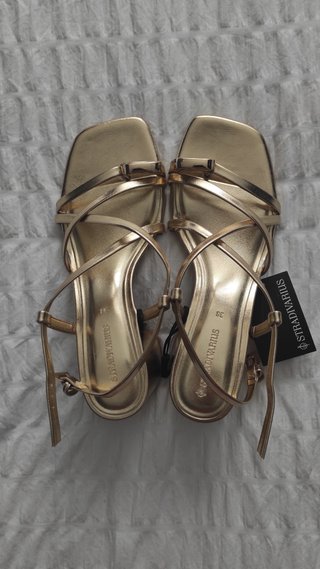 Sandalias Stradivarius Tacón Dorado T38