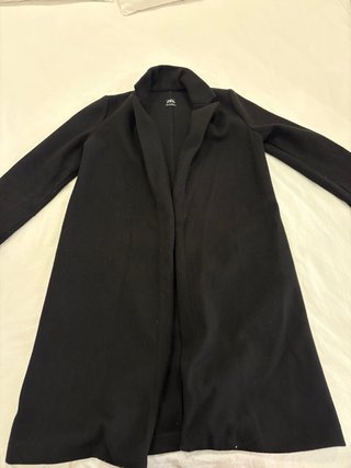 Abrigo negro Zara