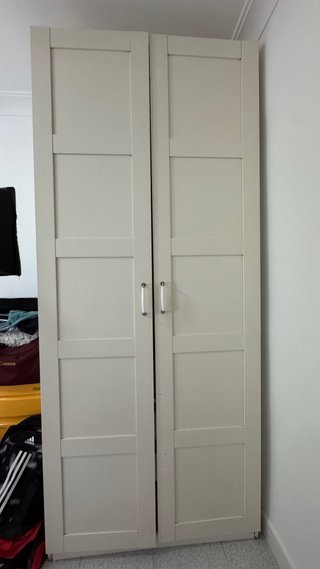 Armario de dos puertas beige
