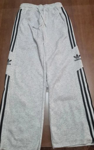 Pantalón de chándal adidas gris