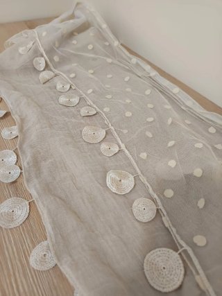 Fular Beige con Detalles de Crochet