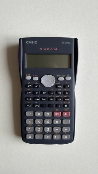Calculadora Científica Casio fx-82MS