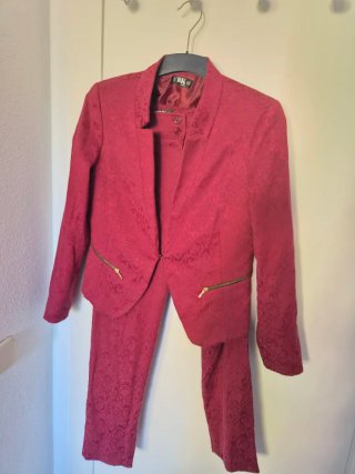 Traje de chaqueta mujer burdeos o corinto