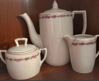 Juego de Porcelana con Motivos Florales
