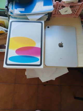 Apple iPad (10th generation) · 256GB · Wi-Fi