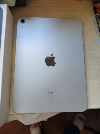 Apple iPad (10th generation) · 256GB · Wi-Fi, foto 2 di 5