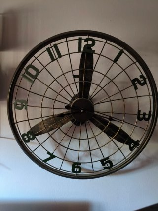 Reloj de Pared Metálico Estilo Industrial